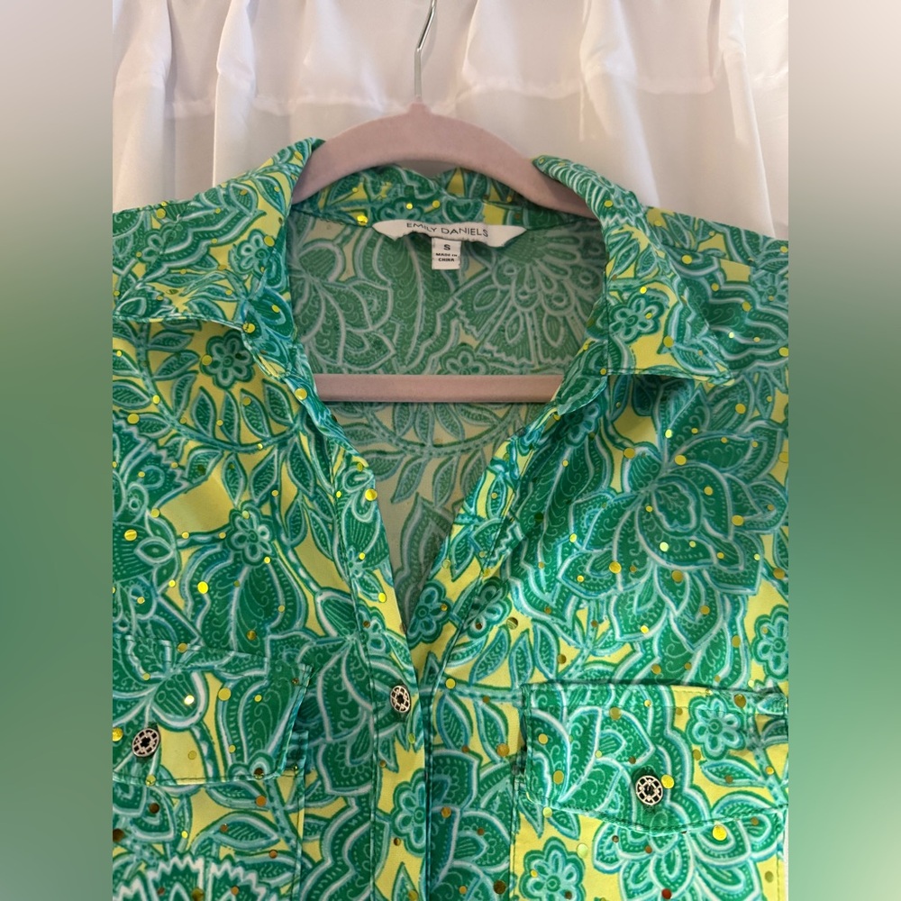 Classy green and white dress that can be worn up or down